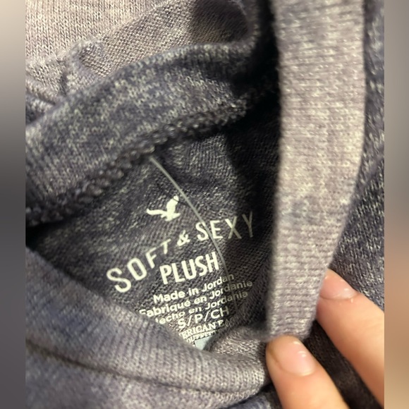 Soft and sexy plush American Eagle sweater - Picture 2 of 3